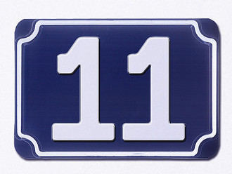 Blaue gepr&auml;gte Haus-Nr 11  