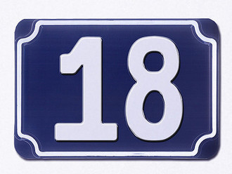 Blaue gepr&auml;gte Hausnummer 18 