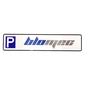 Parkplatzschild mit Logo ihrer Firma 