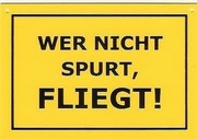 Schild als Postkarte: Wer nicht spurt fliegt ! 