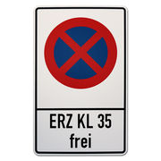 Parkverbotsschild mit Ausnahmeregelung  