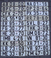 Kompletter Satz mit 22 original DDR Nummernschildern  