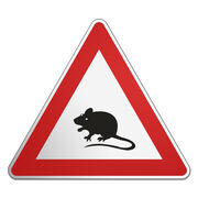 Dreieckiges Verkehrsschild mit Motiv - Maus - 