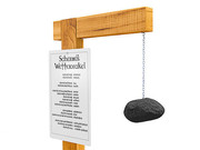 Holzst&auml;nder mit Stein und Kette