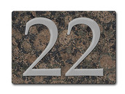 Edelstahlhausnummer auf Granitplatte Baltic brown 2-stellig 