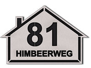 Edelstahlhausnummer in Form eines Hauses mit Nummer und Stra&szlig;enname 