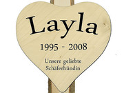 Grabmahl aus Holz und mit Wunschtext