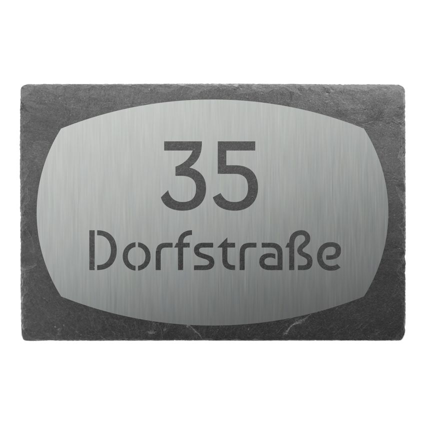 Elegante Kombination aus Edelstahl und Schiefer als Hausnummer