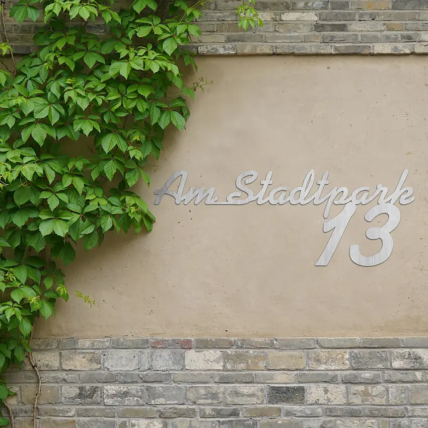 Edelstahl Hausnummer mit Straßenname Typ 9 | 34,6 cm hoch bis 11 Buchstaben