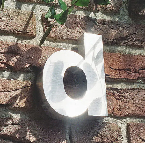3D Kleinbuchstabe d aus Edelstahl - Höhe 16 cm und Tiefe 3 cm