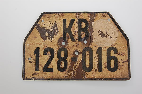 originales Kennzeichen fr ein Motorrad aus der Kommandatura Berlin