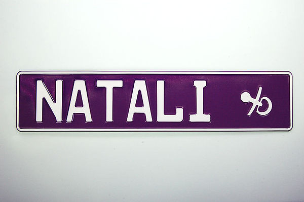 Namensschild mit Wunschtext violett