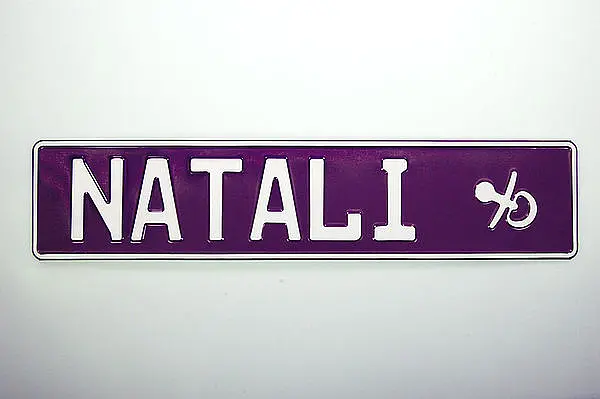 Namensschild mit Wunschtext violett