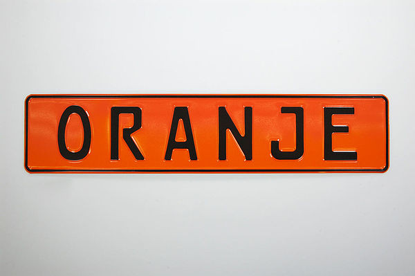 Individuelles Namensschild mit Wunschname und Symbol orange