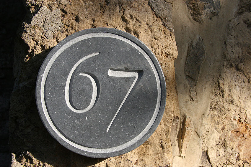 Naturstein Hausnummer 180mm Durchmesser
