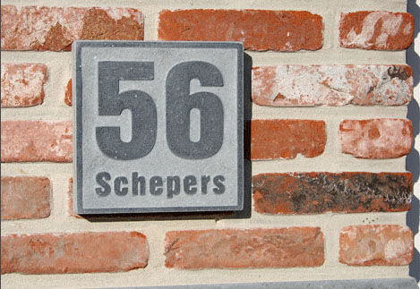 Hausnummer mit Namen aus belgischem Stein 180 x 180 mm