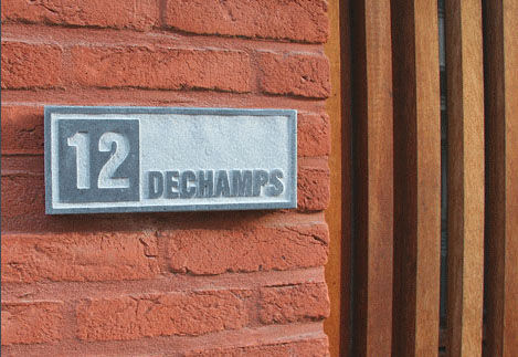 Hausnummer mit Namen aus belgischem Stein 100 x 250 mm