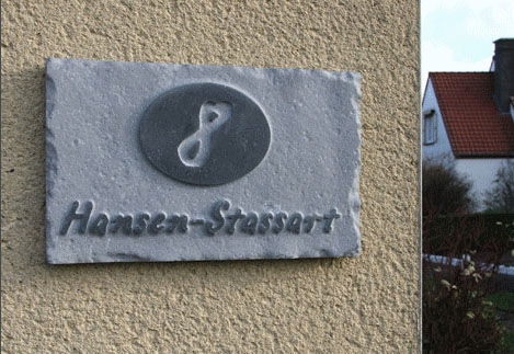 Naturstein Schild mit Namen und Nummer 150 x 250 mm