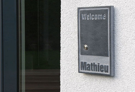 Naturstein Schild mit Klingel und Text 250 x 150 mm