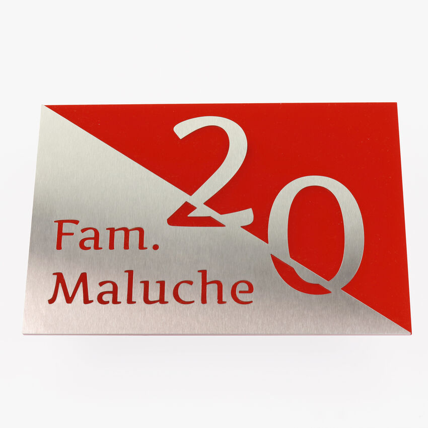 Farbige Hausnummer mit Name aus Edelstahl - Design Triangle