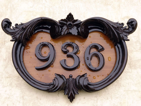 Klassisch elegante Hausnummer aus Holz geschnitzte Handarbeit Barock Jugendstil