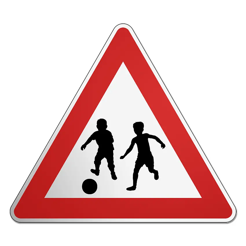 Dreieckiges Verkehrsschild mit Motiv spielende Kinder 2
