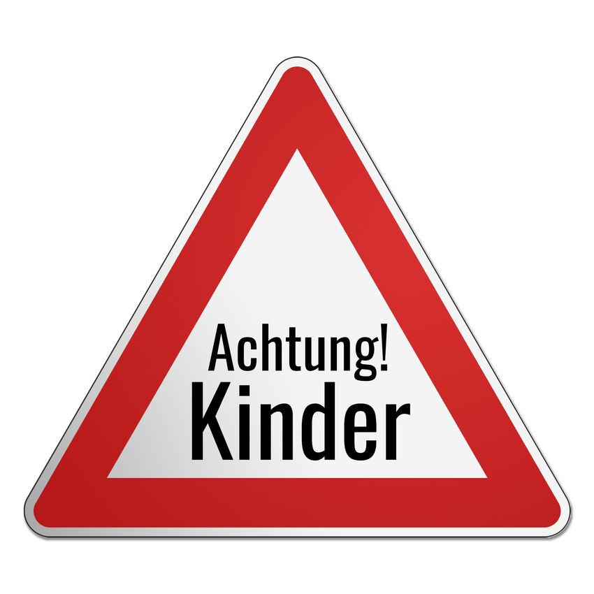 Dreieckiges Verkehrsschild: Achtung! Kinder