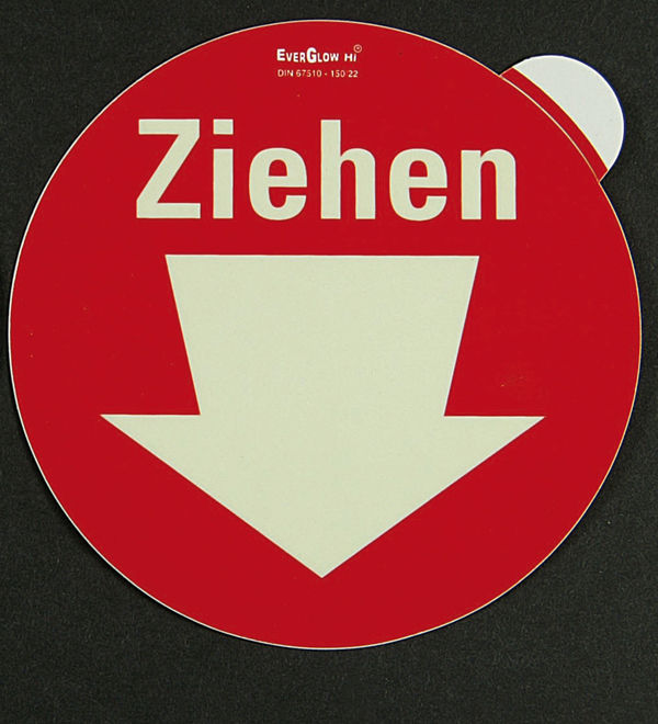 Fluchtweg-Detailmarkierung Trschild