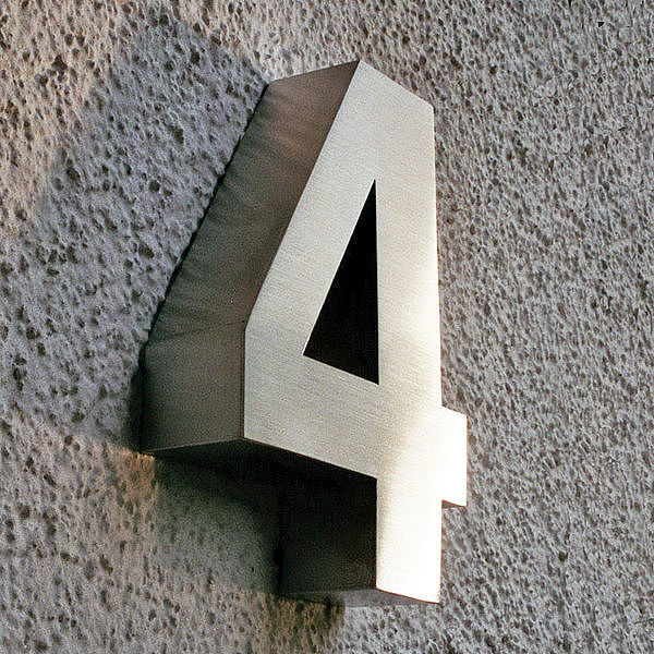3D Hausnummer 4 aus Edelstahl - Höhe 160 mm Tiefe 30 mm ... 3D Hausnummer 4 aus Edelstahl - Höhe 160 mm Tiefe 30 mm ...