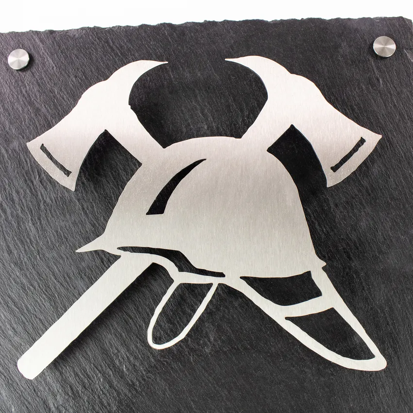 Edelstahlhausnummer auf Schiefer 300 x 400 mm | Helm & Axt