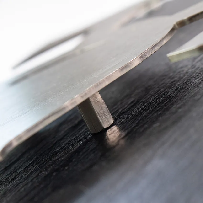 Edelstahlhausnummer auf Schiefer 300 x 400 mm | Helm & Axt