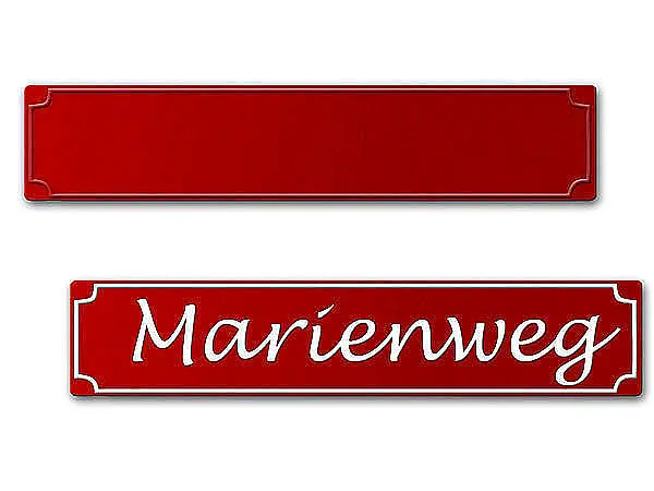 Klassisches rotes Straßenschild mit Straßenname