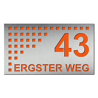 Edelstahlhausnummer mit farbigem Acrylhintergrund Orange