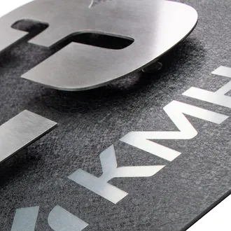 Edelstahl Hausnummer mit Gravur – 3D-Effekt & Anthrazit Dibond Design Impact