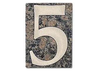 Granitplatte mit Hausnummer aus Edelstahl