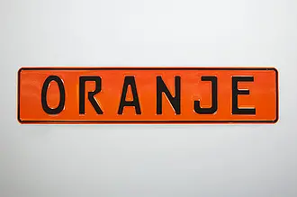 https://www.schildershop24.de/artimg/normal/proverdi-gmbh-individuelles-namensschild-mit-wunschname-und-symbol-orange-6011_41518.webp