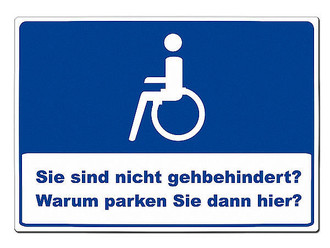 Behinderten Parkplatz mit Kennzeichen Aufkleber 