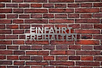 Einfahrt Freihalten aus Edelstahl