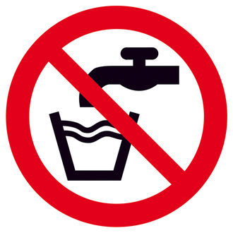 Verbotsschild »Kein Trinkwasser« 
