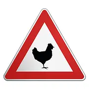 Dreieckiges Verkehrschild mit Huhn