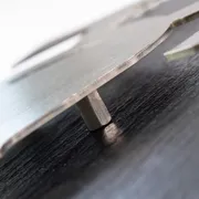 Edelstahlhausnummer auf Schiefer 300 x 400 mm | Helm & Axt