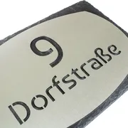 Elegante Kombination aus Edelstahl und Schiefer als Hausnummer Kombi 1