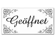 weißes Türschild - geöffnet