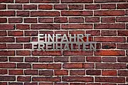 Einfahrt Freihalten aus Edelstahl