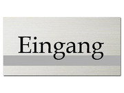 Dieses Türschild in elegantem, klassischen Design wird einen bleibenden Eindruck hinterlassen. Das Schild ist aus silberfarbenem gebürsteten Aluminium und kann auf glatten Oberflächen problemlos ... Türschild - Eingang - ClassicLine - Größe: 200 x 100 mm