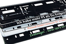 mit Beschriftung